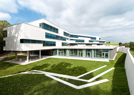 Secondary school Ergolding by Behnisch Architekten